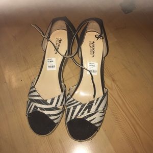 Zebra 🦓 Wedge ....NEW....size 11